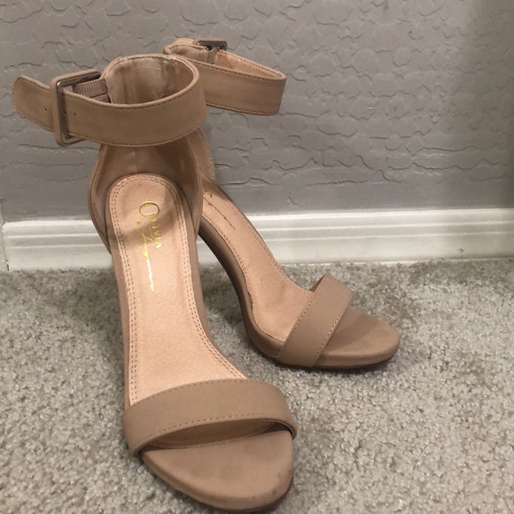 Shoes - Nude heels